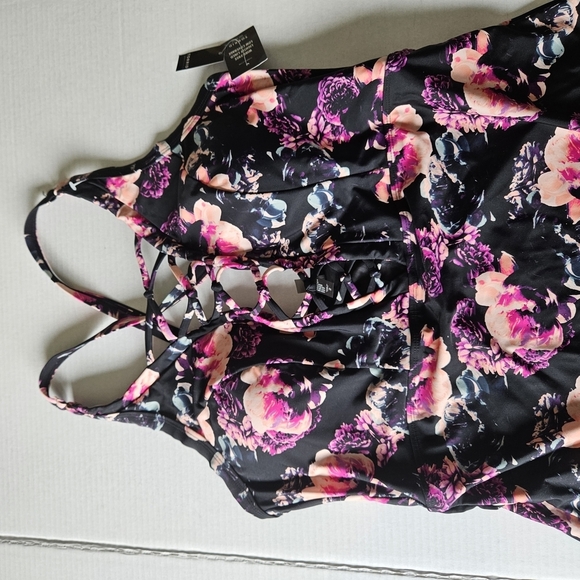 Torrid Pink and Black Floral Strappy One Piece Swimsuit NWT Size 2X - Picture 5 of 14